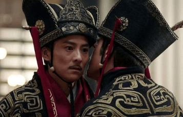 刘备把兵权交给李严的原因是什么？