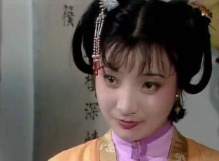 红楼梦中莺儿为什么当面嫁祸春燕？她有何目的？