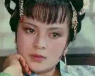 红楼梦中探春改革大观园时，李纨与宝钗是什么表现？