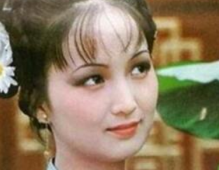 红楼梦中平儿与秋桐的身份有何不同？