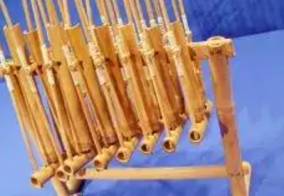 竹筒琴的结构是怎样的？和竹铜鼓有什么关系？