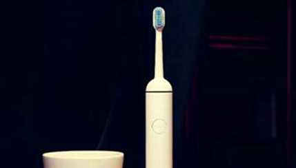 电动牙刷有哪些优点？使用电动牙刷的步骤是什么？
