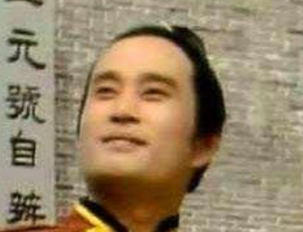 红楼梦中四大家族之一的薛府是于何时开始败落的？