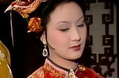 《红楼梦》贾蓉、贾珍和王熙凤之间是什么样的关系？