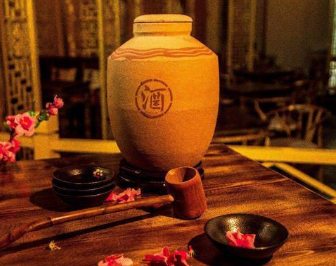 唐朝时期，酒文化为何会与政治交往、文化发展产生联系？