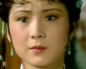 红楼梦中晴雯一定要撵走坠儿到底是因为什么？