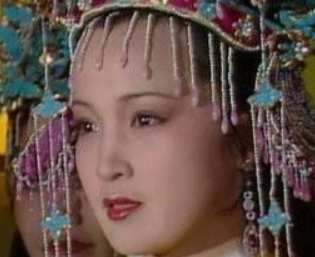 红楼梦中元春为何会夸赞龄官？背后有何深意