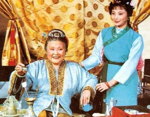 红楼梦中，贾母为什么带刘姥姥进入栊翠庵？