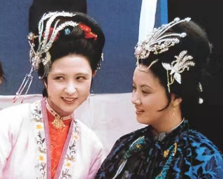 红楼梦中王夫人得知王熙凤接尤二姐进贾府后，是什么样的态度?