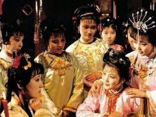 红楼梦中史湘云与薛宝钗关系很好，为何后来失望了？