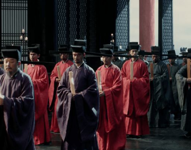 宋代官员体系是如何发展的？宋代官员的职责与作用是什么？