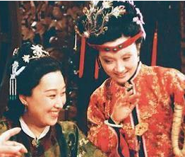 红楼梦中王夫人是如何利用王熙凤的?二人关系如何
