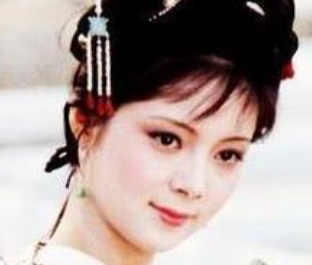 红楼梦中宝钗一直带着红麝串是因为什么？