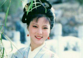 贾宝玉给探春送东西的玛瑙碟子，袭人为什么非让人要回来？