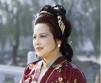 红楼梦中王熙凤与婆婆邢夫人之间的关系如何？