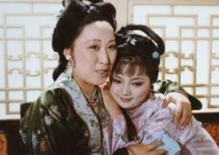 红楼梦中薛蟠用三五年时间配药，他给谁配的药？