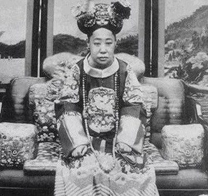 清朝妃子为何要带着长长的指甲套 古人是为了美观吗-趣历史网