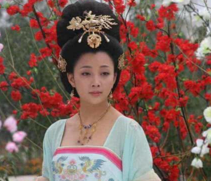 杨贵妃原本是唐玄宗的儿媳 杨贵妃是怎么成为李隆基的宠妃的