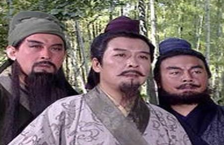 刘备当初也是卖草鞋的 刘备哪里来的钱建立军队