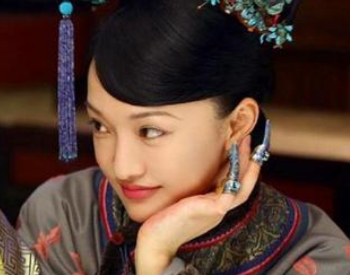在清朝时期，后宫妃嫔总是会带着一副护指是做什么的？