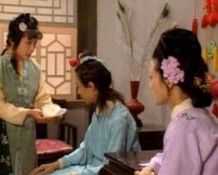 红楼梦中彩霞是个什么样的丫鬟？