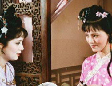 红楼梦中宝玉被打与薛蟠有关？宝钗听后是什么表现？