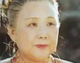 红楼梦中贾母对孙子贾宝玉死是如何溺爱的？