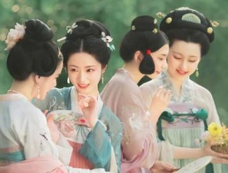 在古代，那些贵族穿的衣物为何裙摆很长？有何讲究？