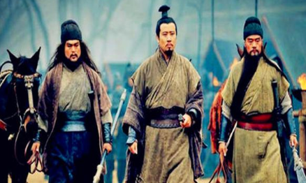 在刘表向刘备提出要将荆州交予他时，刘备为何拒绝了？