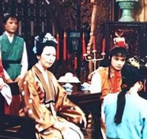 红楼梦中鸳鸯为何要说一辈子不嫁人的誓言？