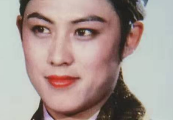 红楼梦中尤二姐跟着王熙凤一起进贾府，是为何？