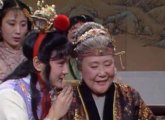 红楼梦中贾母有多溺爱贾宝玉呢？表现在哪些方面？