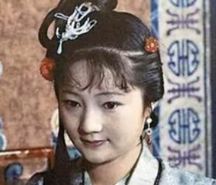 红楼梦中金钏是怎么死的？与宝玉有何联系？