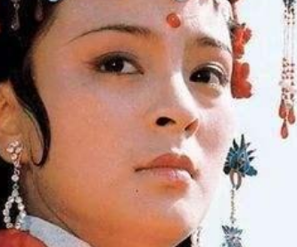 红楼梦中贾探春是什么形象？她是如何改变自己命运的？