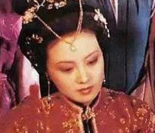 红楼梦中王熙凤为何没能改变贾府经济衰败的现象？