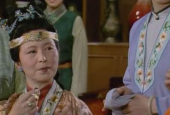 红楼梦中，贾母为什么在元宵节期间公开批评袭人？