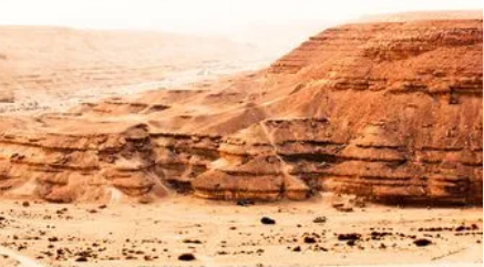美国航天飞机发现埃及沙漠地下河谷