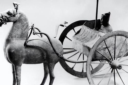 古代马车为什么没有四个轮子？历史又是什么样的？