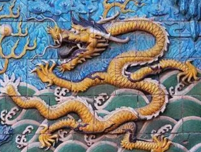 龙在中国古代有什么象征意义？为何会成为皇权的象征？