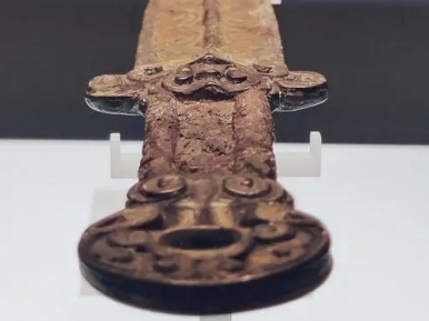 古代铁质武器的出现及其对战争的影响