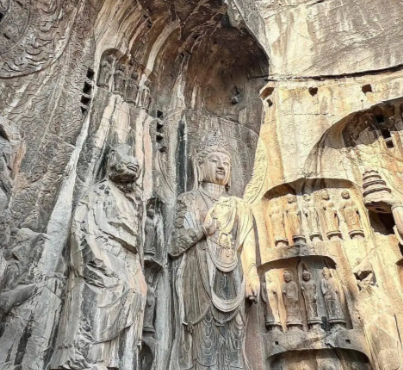 凿山为愿:龙门石窟多代营建背后的皇室祈福密码