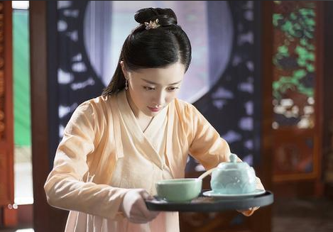 古代丫鬟小厮发工资：封建家族管理中的智慧与权谋