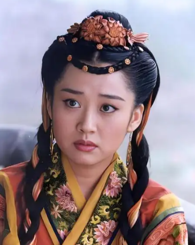 黑木崖上的月光：任盈盈&ldquo;圣姑&rdquo;称号背后的权力密码与江湖逻辑