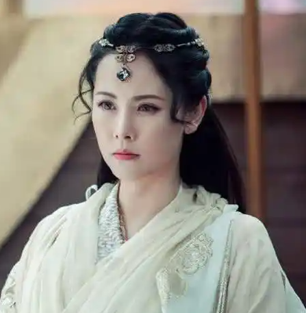 碧水寒潭情定：紫衫龙王黛绮丝与韩千叶的传奇爱恋