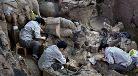 明朝古庙挖出500年前的酒，工人想喝被禁止