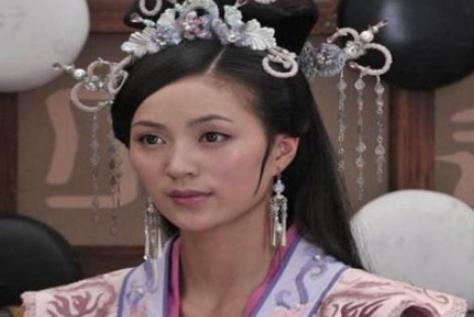 她做了皇贵妃，老爹进宫探望却下令将其杀害