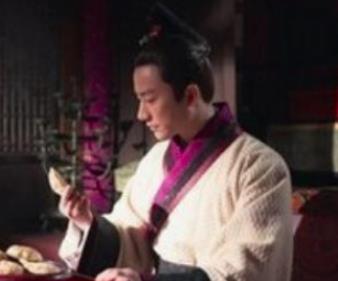 他把自己怀孕的妻子献给皇帝，结果被处死