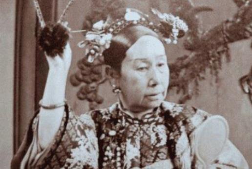 慈禧钟爱&ldquo;拉冰床&rdquo;，宫女们羞于启齿