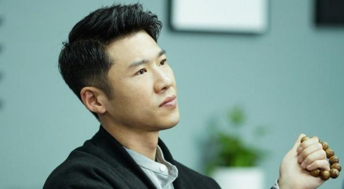 《幕后之王》王骁为什么一直盘那串手串？原因是什么