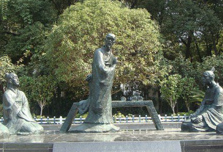 澹台灭明：孔子七十二贤人之一，复姓澹台，名灭明，字子羽